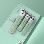 Nail Clippers with A Portable Protective Cover