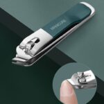 Nail Clippers with A Portable Protective Cover 4